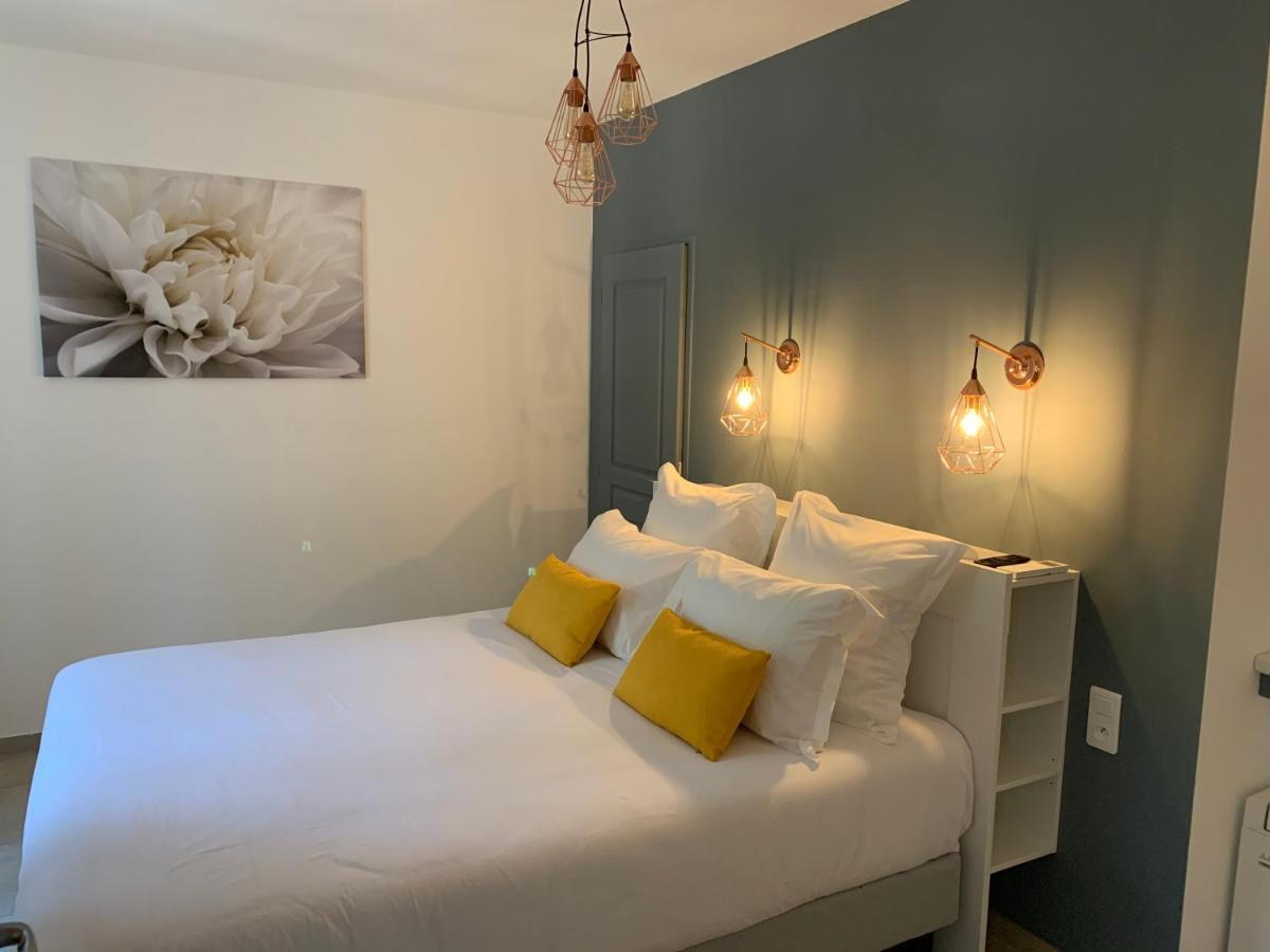 Saint-Julien-de-Peyrolas Domaine Forvent B&B 외부 사진