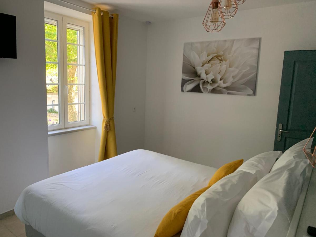 Saint-Julien-de-Peyrolas Domaine Forvent B&B 외부 사진