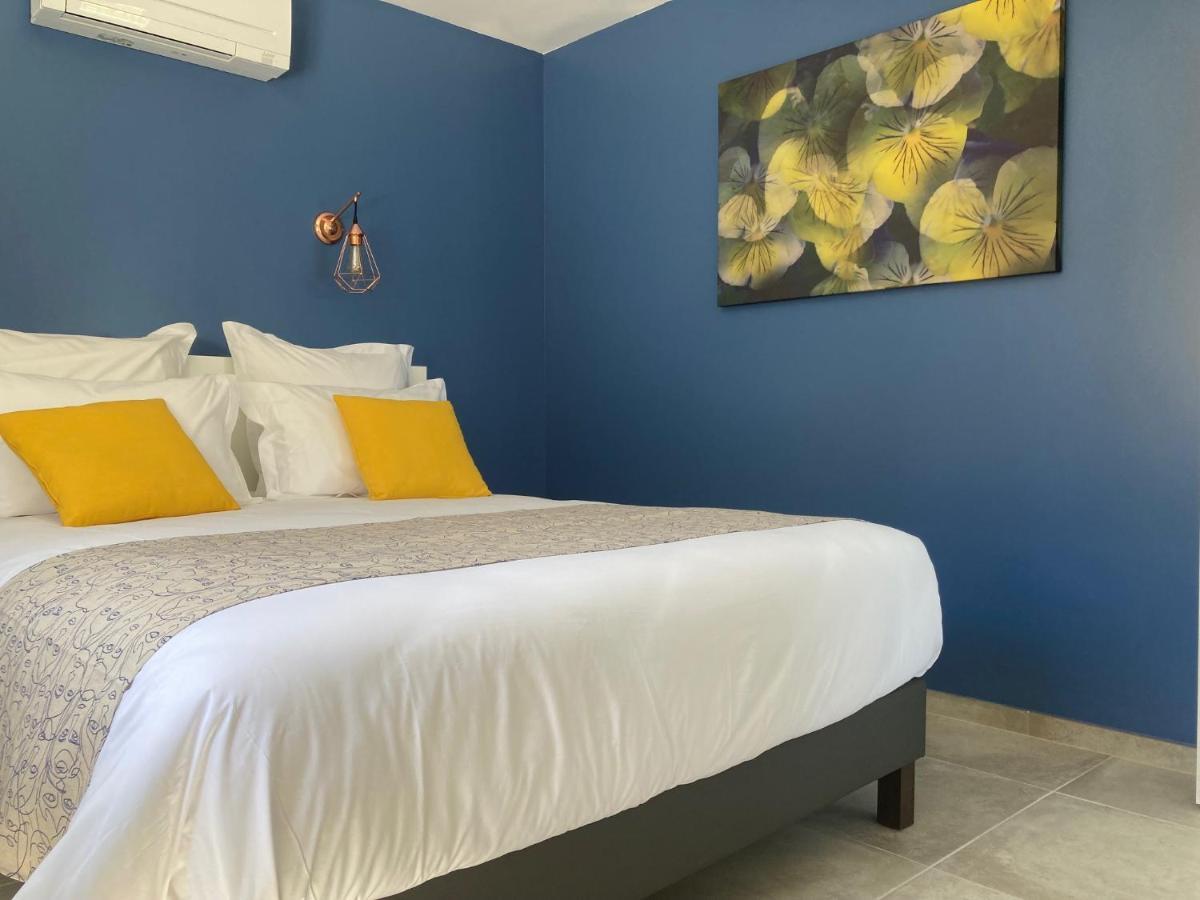 Saint-Julien-de-Peyrolas Domaine Forvent B&B 외부 사진