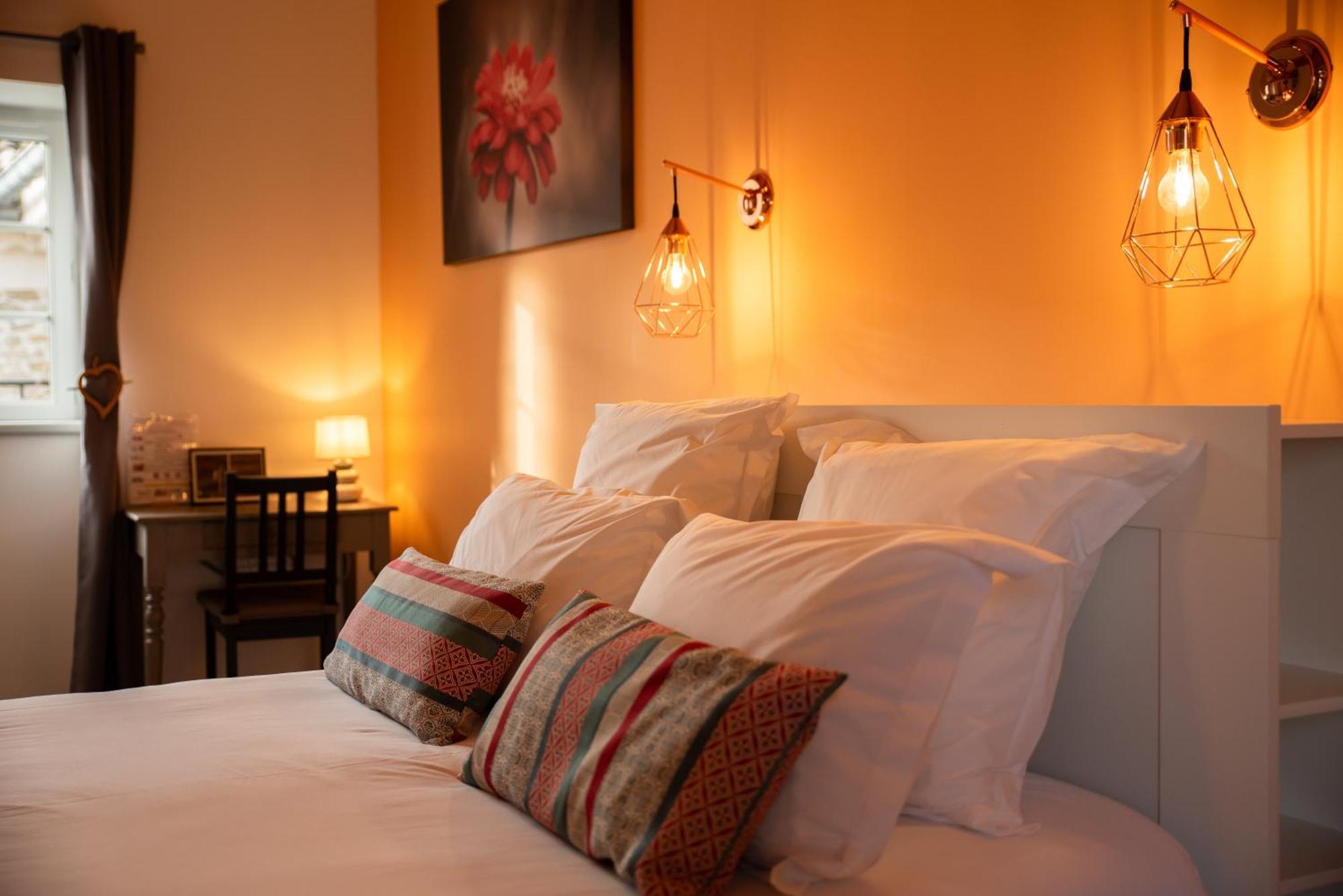 Saint-Julien-de-Peyrolas Domaine Forvent B&B 외부 사진