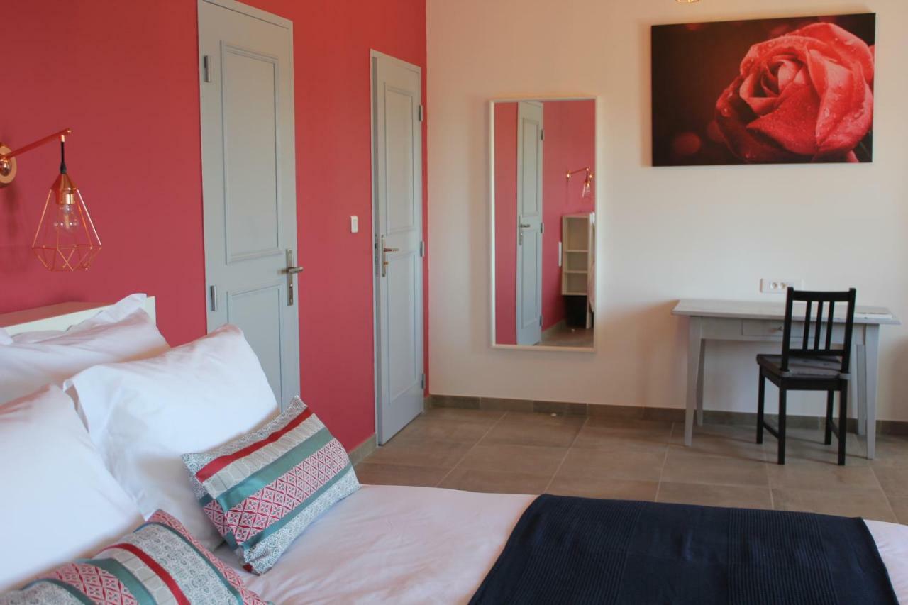 Saint-Julien-de-Peyrolas Domaine Forvent B&B 외부 사진